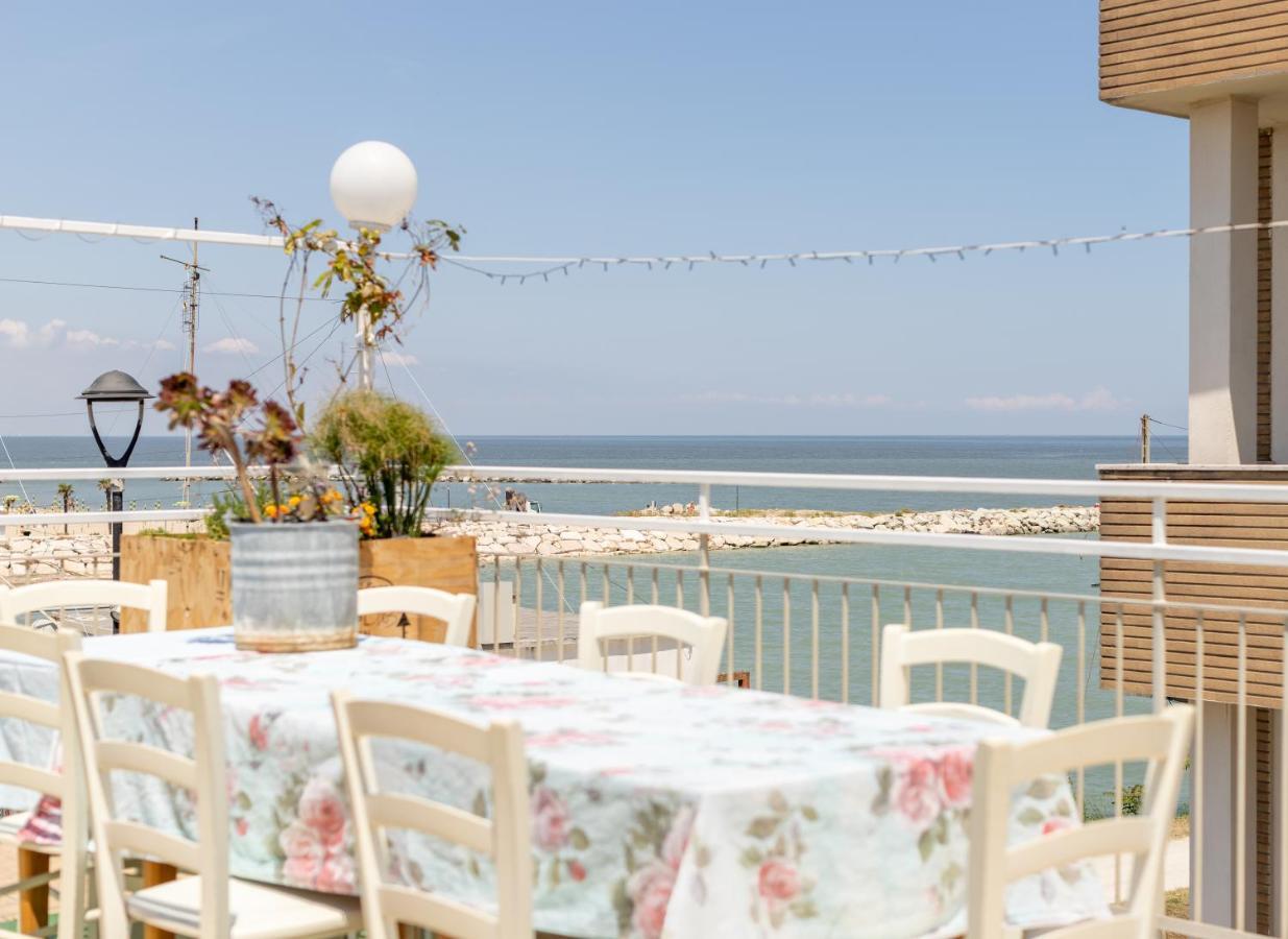 Hotel Villa Maris Rimini Bagian luar foto