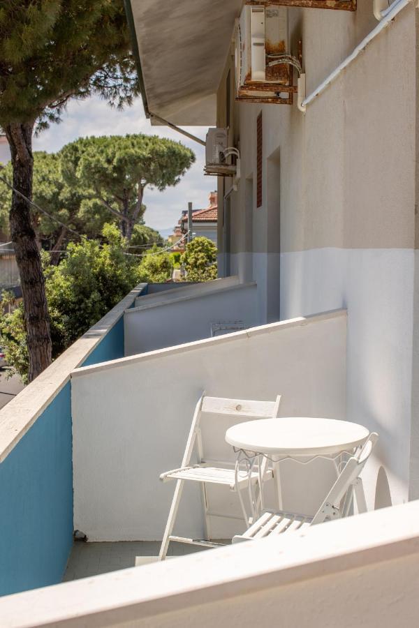 Hotel Villa Maris Rimini Bagian luar foto