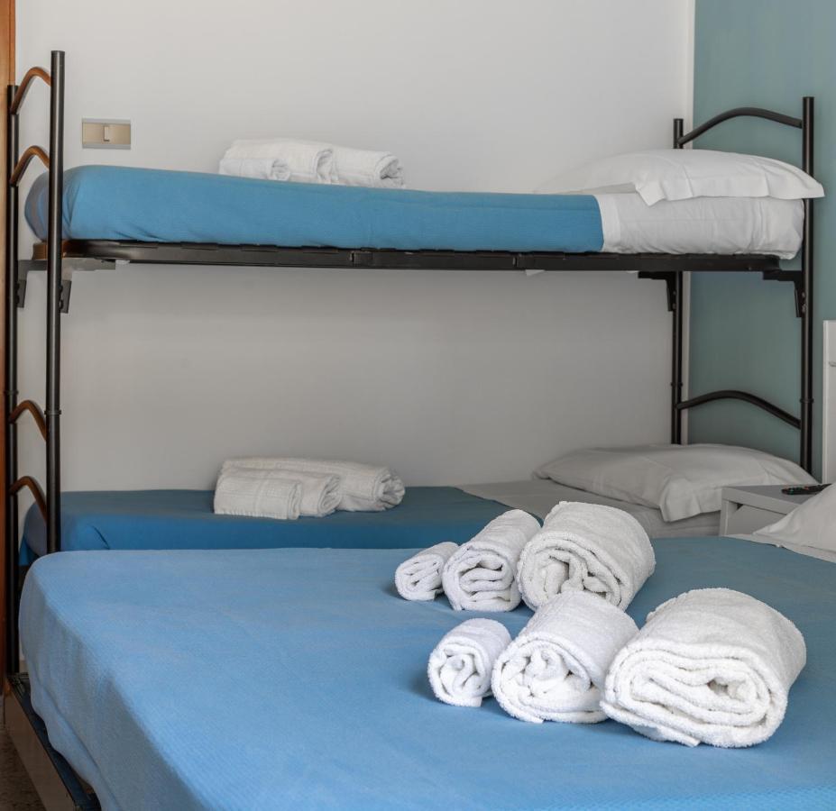 Hotel Villa Maris Rimini Bagian luar foto