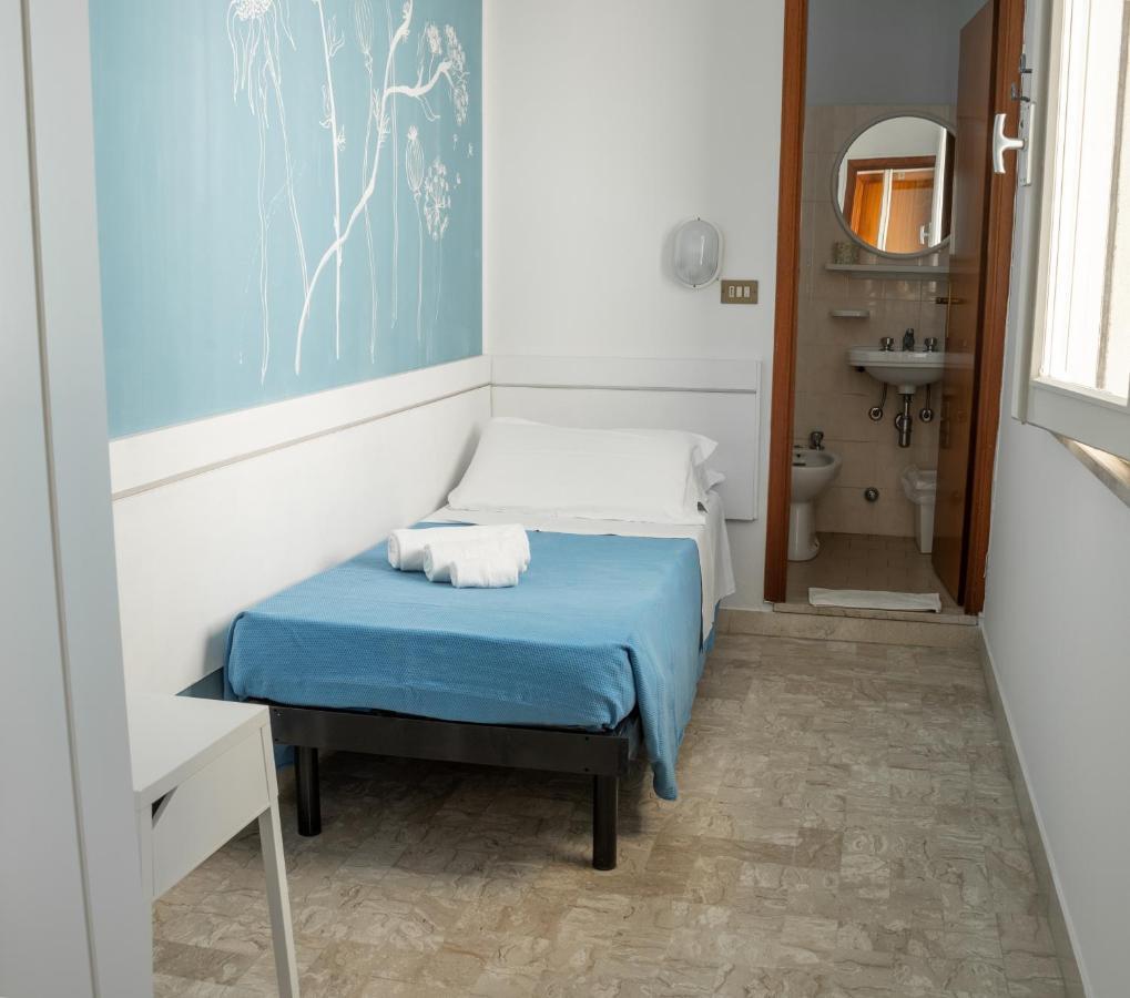 Hotel Villa Maris Rimini Bagian luar foto