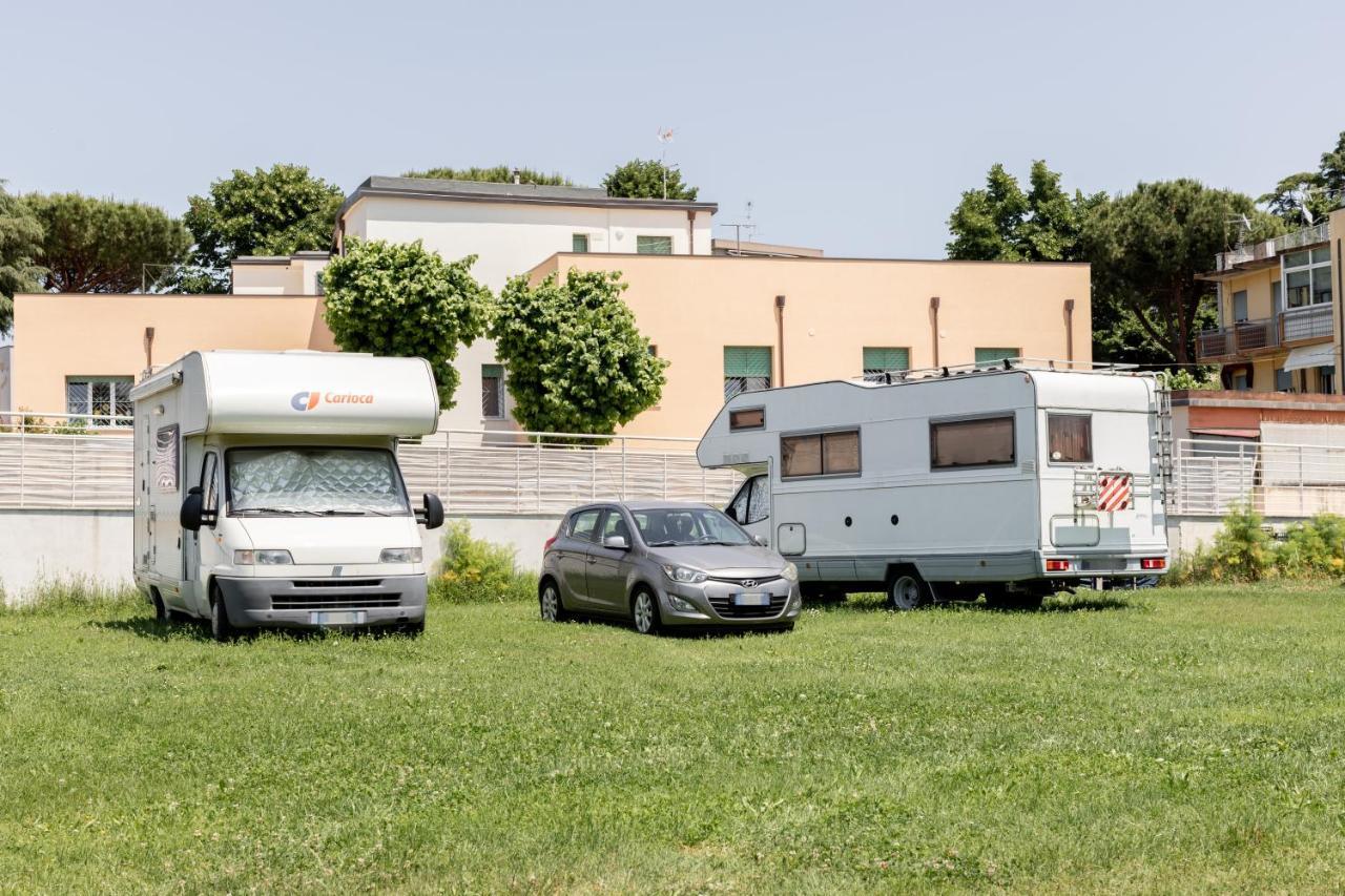 Hotel Villa Maris Rimini Bagian luar foto